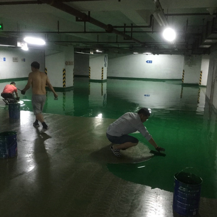 炎炎夏日，環(huán)氧地坪施工工人也“凌晨3點不回家”