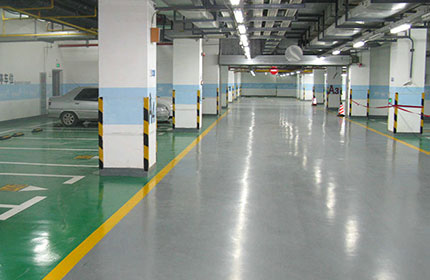 停車(chē)場(chǎng)環(huán)氧地坪施工采用地坪漆有哪些優(yōu)點(diǎn)？