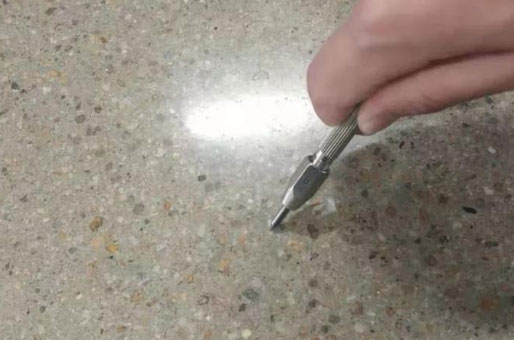 混凝土地坪表面的油污要怎樣處理？